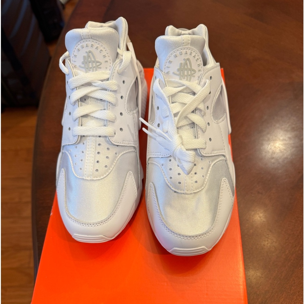 Nike Air Huarache
Women's Shoes size 8